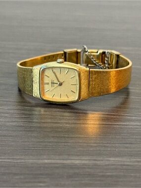 Seiko Quartz Women's Gold Tone Rectangle Analog Bracelet Watch Textured Dial